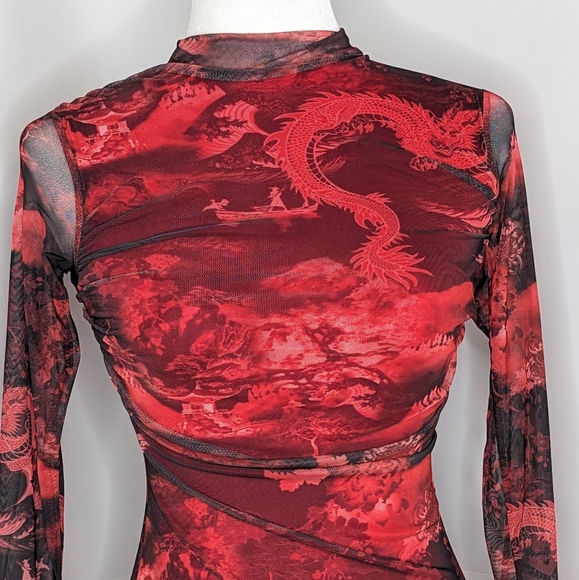 PrettyLittleThing Red and Black Dragon Long Sleeve Sexy Dress - Picture 4 of 16